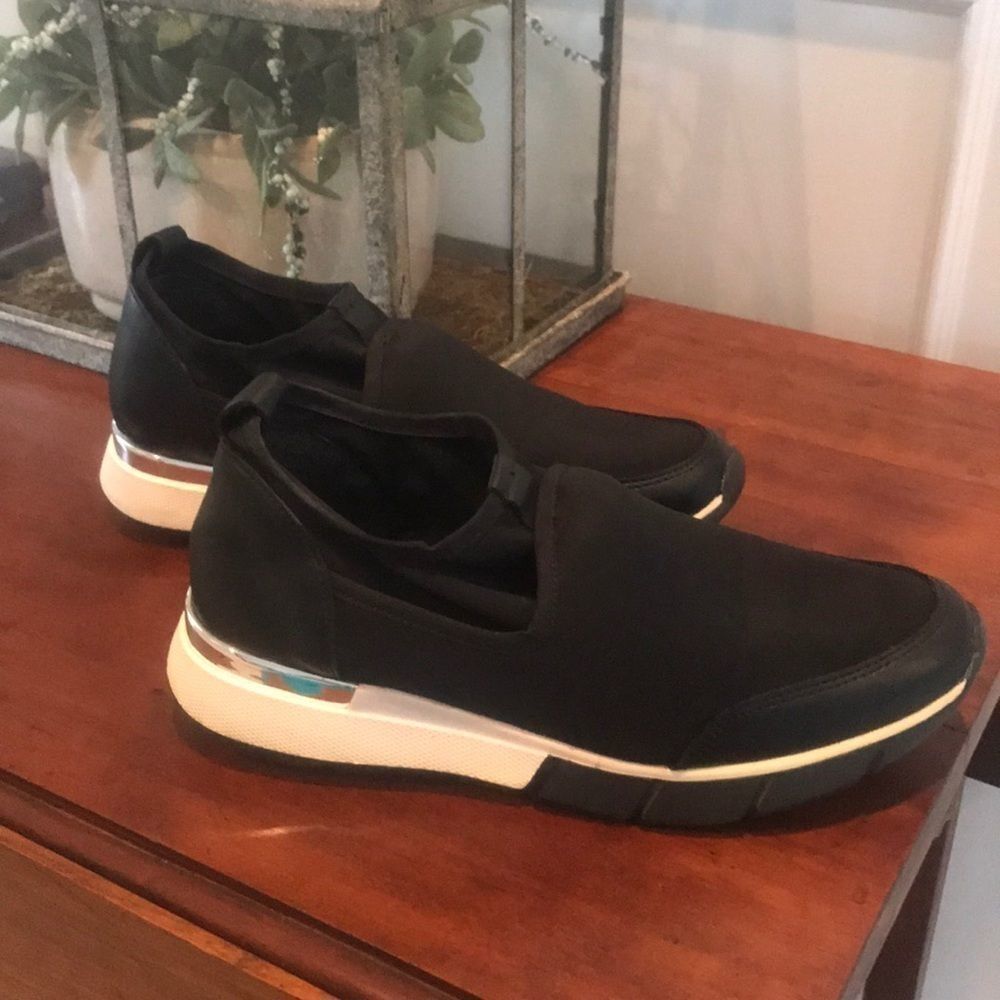 Moda Int. Casual/athletic shoes. Black Size 8